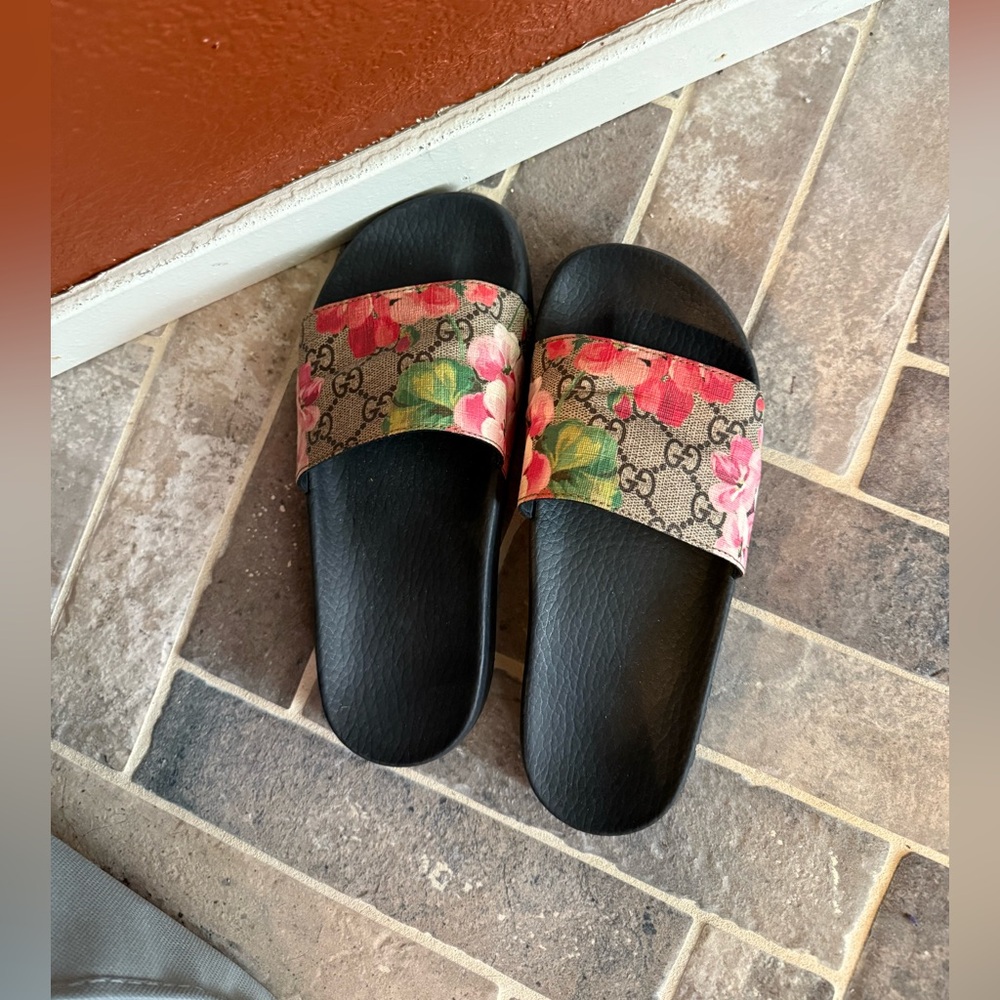 Gucci Floral Slide Sandals - Black and Pink